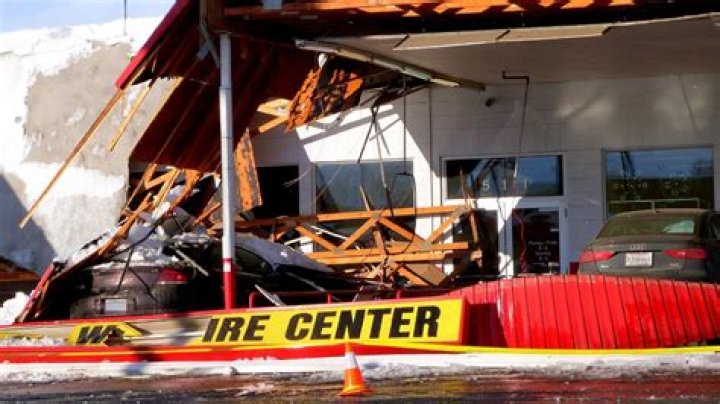 Dispatch: Roof collapse at Ontario Les Schwab reported