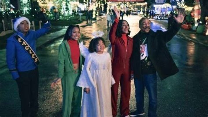 Eddie Murphy Makes Christmas Noise